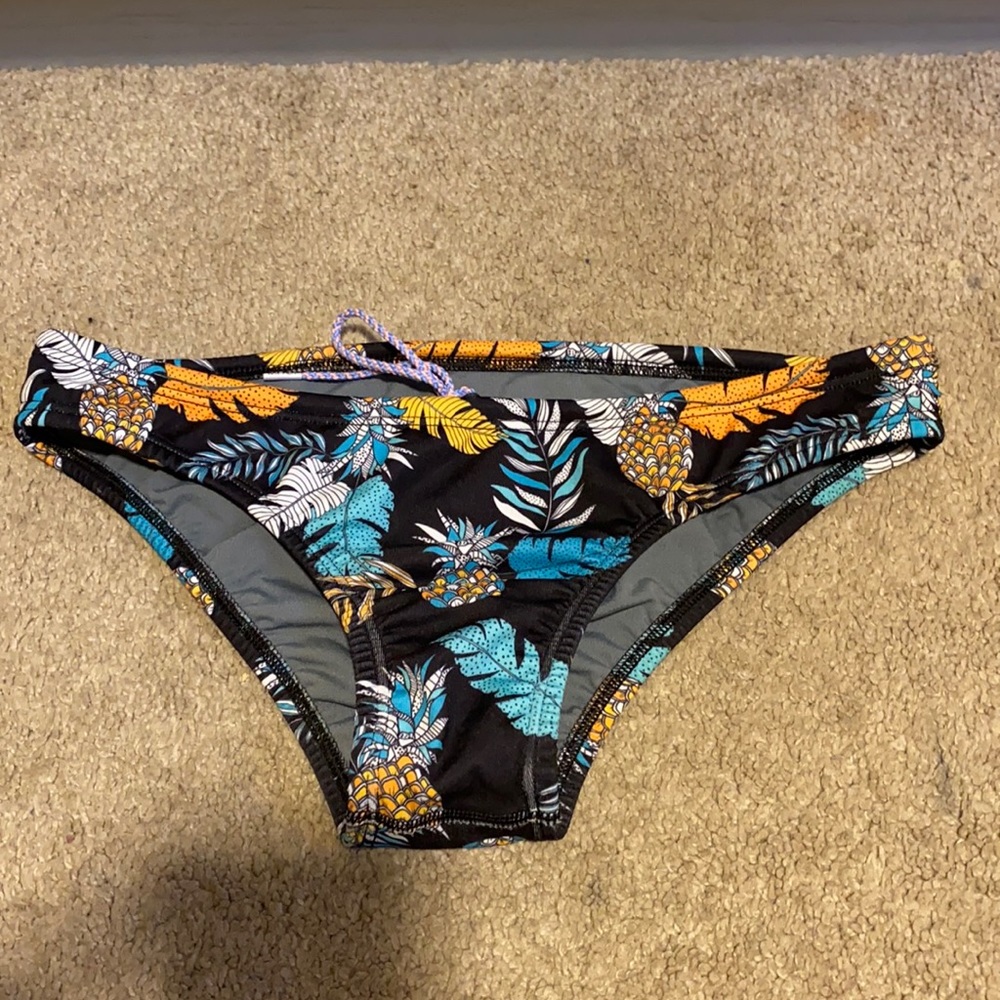 Jolyn Bikini bottoms! In great condition!!